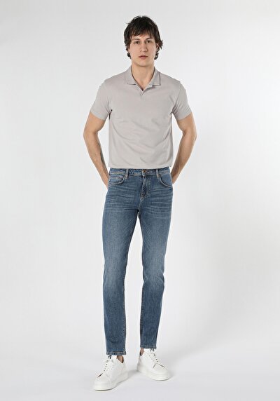 صورة من أزرق للرجال بناطيل