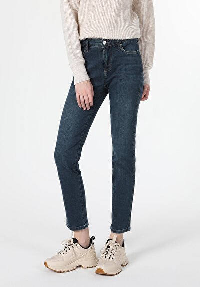 صورة من أزرق للنساء بناطيل