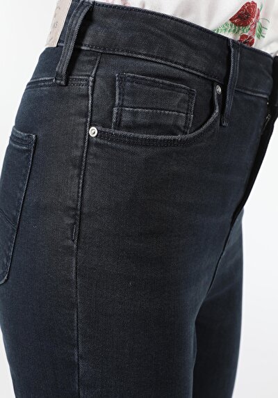 اعرض التفاصيل لـ أزرق داكن للنساء بناطيل