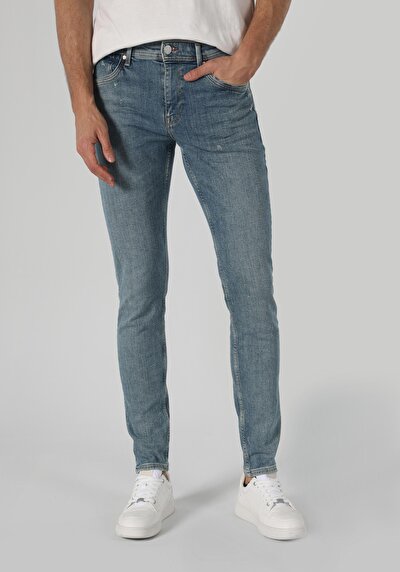 صورة من أزرق للرجال بناطيل