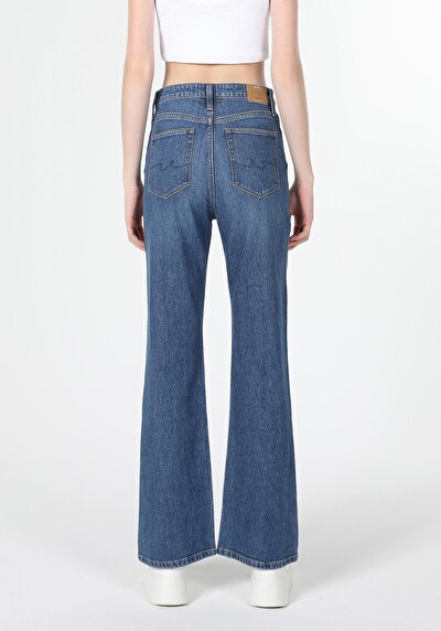 صورة من أزرق للنساء بناطيل