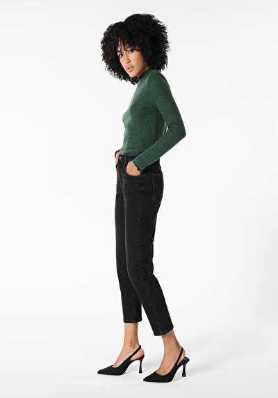 صورة من أسود للنساء بناطيل