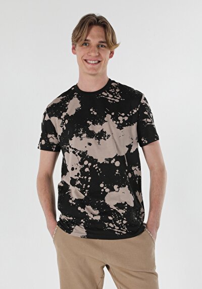 صورة من أسود للرجال تي شيرت بأكمام قصيرة