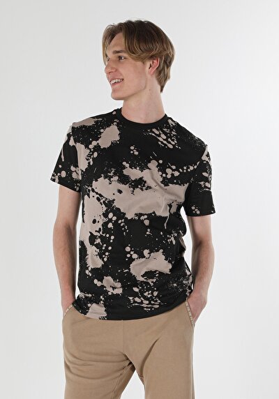 صورة من أسود للرجال تي شيرت بأكمام قصيرة