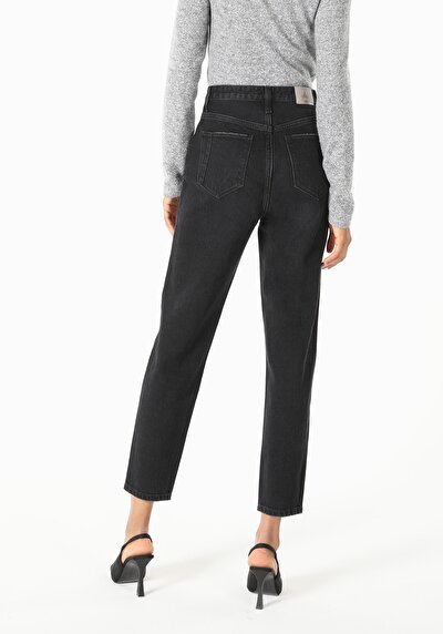 اعرض التفاصيل لـ أسود للنساء بناطيل