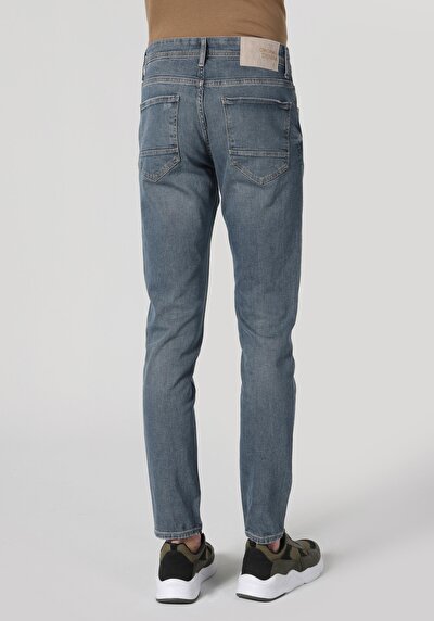 صورة من أزرق للرجال بناطيل