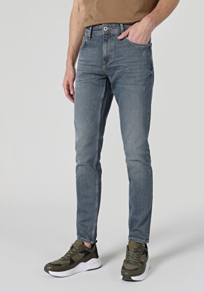 صورة من أزرق للرجال بناطيل