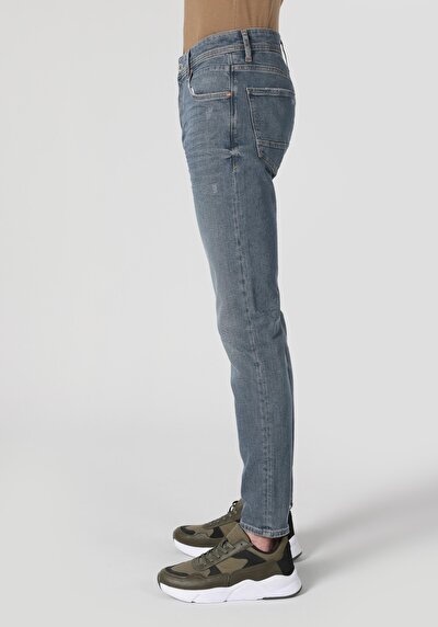 صورة من أزرق للرجال بناطيل