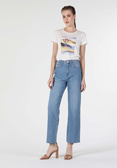 صورة من دينيم للنساء بناطيل