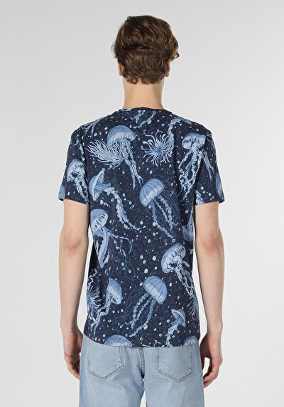 صورة من رقبة مستديرة مطبوعة رجالي أزرق كحلي كم قصير تي شيرت