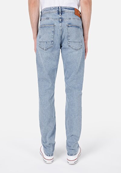 صورة من مستقيم جينز نيلي للرجال