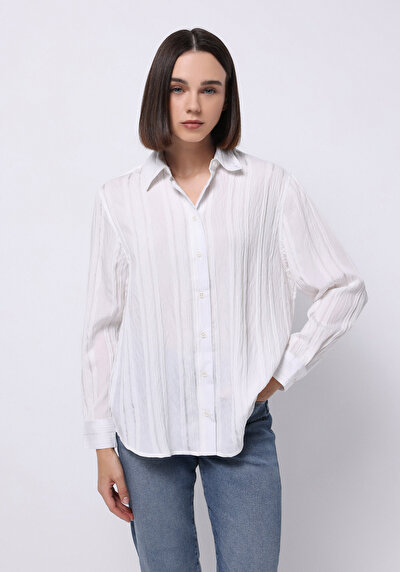 صورة من قميص عادي رقبة جاكار نسائي أبيض كم طويل قميص