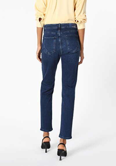 صورة من نحيف الخصر مستقيم الساق الجينز النسائي