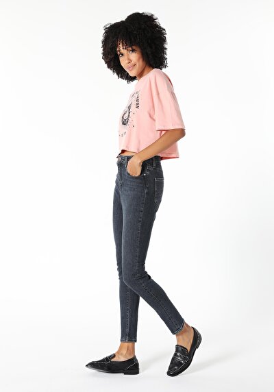 صورة من ضيق ارتفاع الخصر ضيق الساق الجينز النسائي