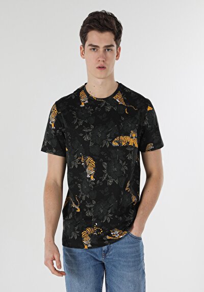 صورة من   رقبة مستديرة مطبوعة رجالي أسود قصيرة الأكمام تي شيرت