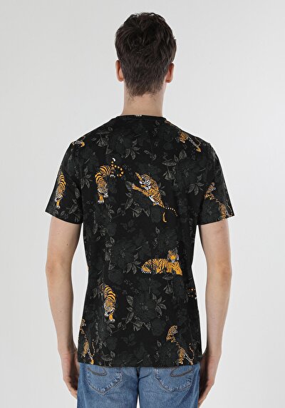 صورة من رقبة مستديرة مطبوعة رجالي أسود قصيرة الأكمام تي شيرت