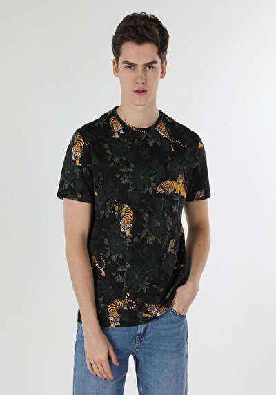 صورة من رقبة مستديرة مطبوعة رجالي أسود قصيرة الأكمام تي شيرت