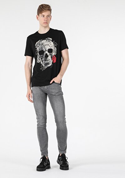 صورة من أسود للرجال تي شيرت بأكمام قصيرة