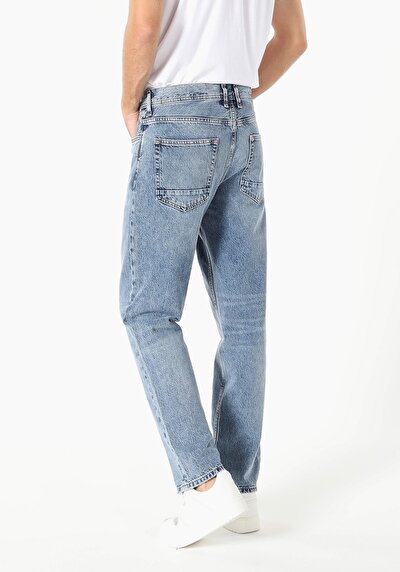 صورة من أزرق للرجال بناطيل