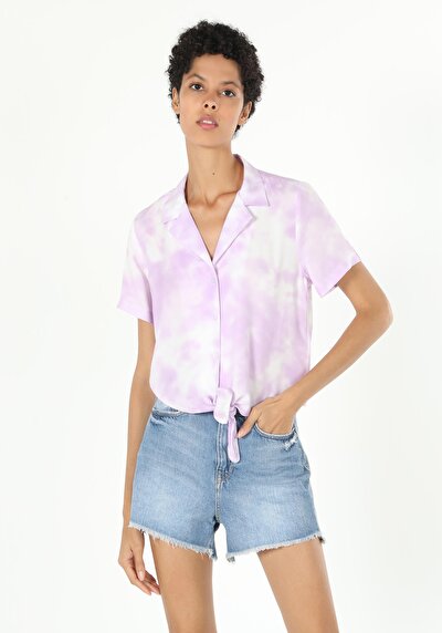 صورة من أرجواني للنساء قميص  كم قصير