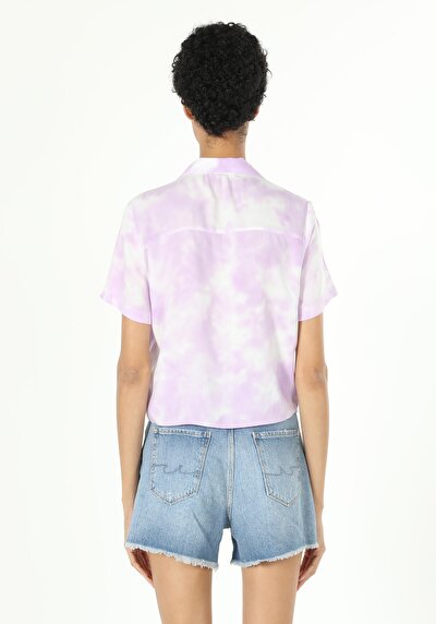 صورة من أرجواني للنساء قميص كم قصير