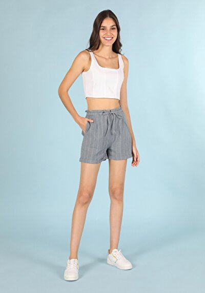 صورة من أزرق للنساء شورت