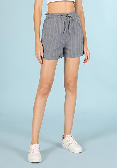 صورة من أزرق للنساء شورت