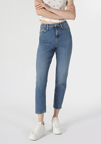 صورة من أزرق للنساء بناطيل