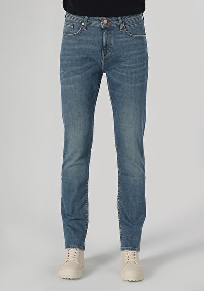 صورة من دينيم للرجال بناطيل