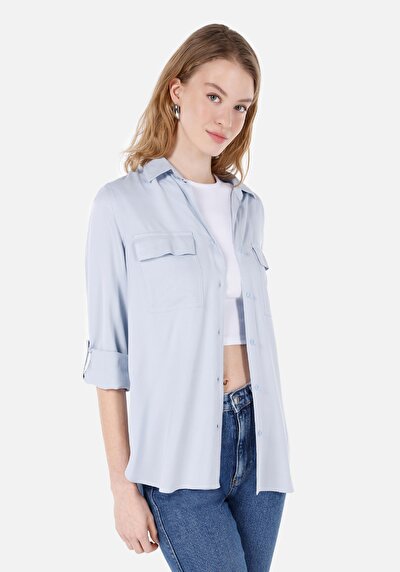 صورة من قميص عادي رقبة مستقيم قميص نسائي أزرق قابل للطي