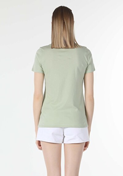 صورة من أخضر للنساء تي شيرت بأكمام قصيرة