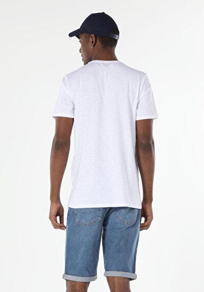 صورة من أبيض للرجال تي شيرت بأكمام قصيرة