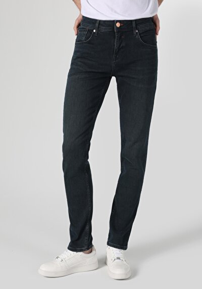 صورة من مستقيم خصر منخفض مستقيم الساق الجينز الداكن للرجال