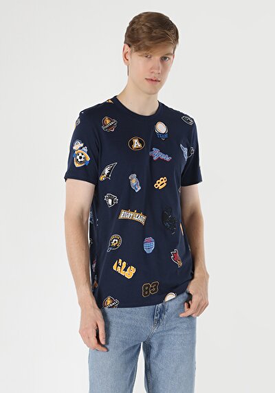 صورة من رقبة مستديرة مطبوعة رجالي أزرق كحلي كم قصير تي شيرت