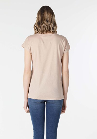 صورة من رقبة مستديرة مطبوعة نسائية بيج كم قصير تي شيرت