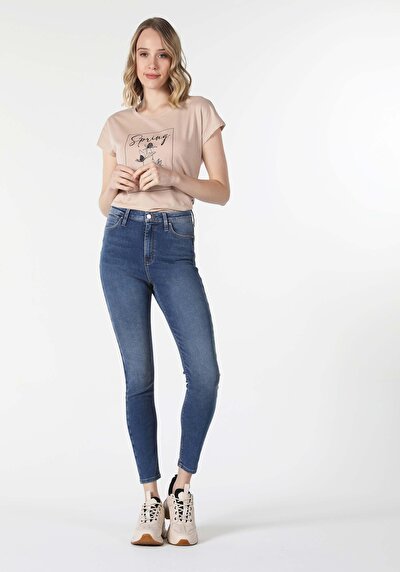 صورة من رقبة مستديرة مطبوعة نسائية بيج كم قصير تي شيرت