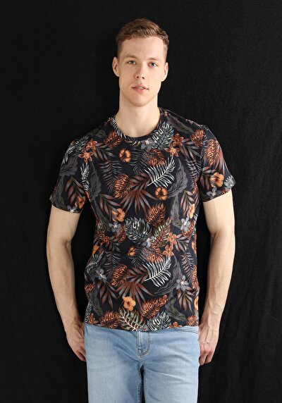 صورة من أزرق بحري للرجال تي شيرت بأكمام قصيرة