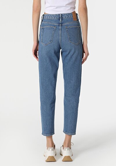 صورة من أزرق للنساء بناطيل