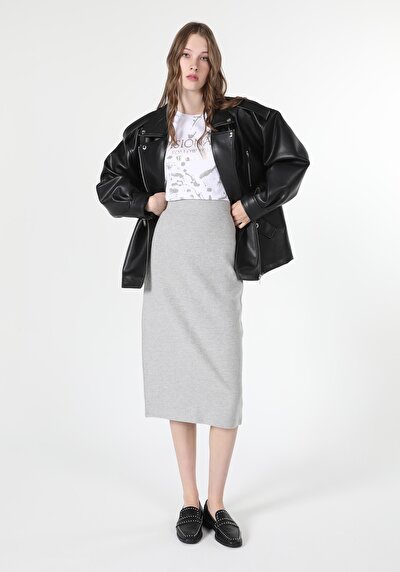 صورة من رمادي للنساء تنورة