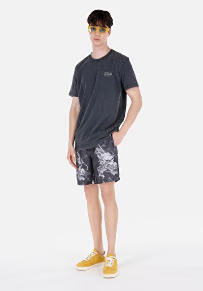 صورة من شورت سباحة أسود رجالي سليم