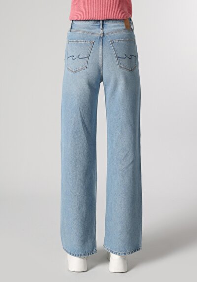 صورة من أزرق للنساء بناطيل