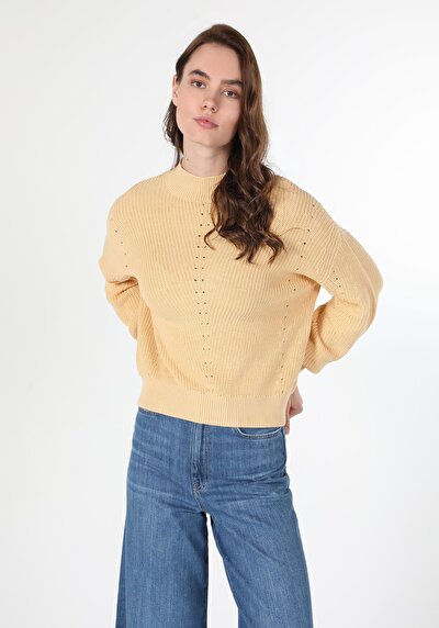 صورة من أصفر للنساء 