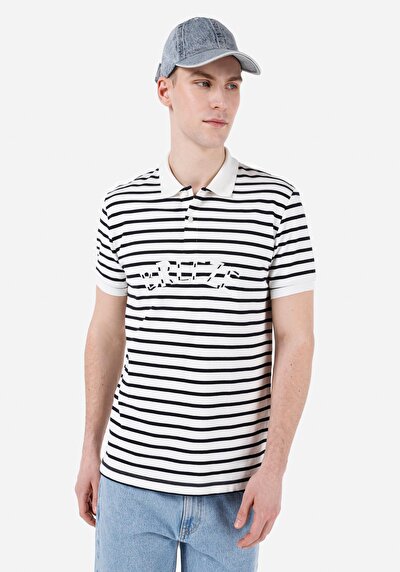 صورة من عادي ياقة بولو مخطط للرجال أبيض بأكمام قصيرة تي شيرت