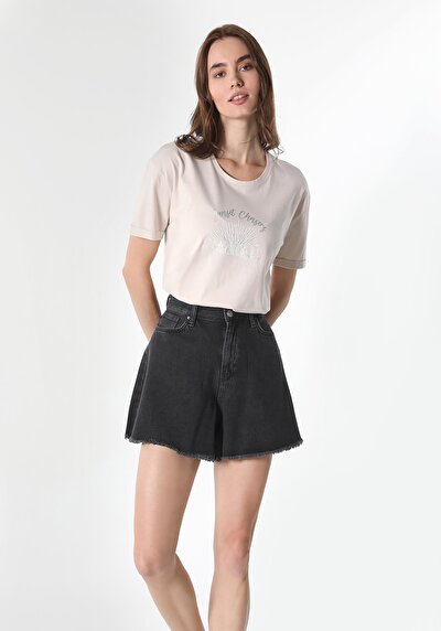 صورة من بيج للنساء تي شيرت بأكمام قصيرة