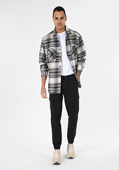 صورة من أسود للرجال بناطيل