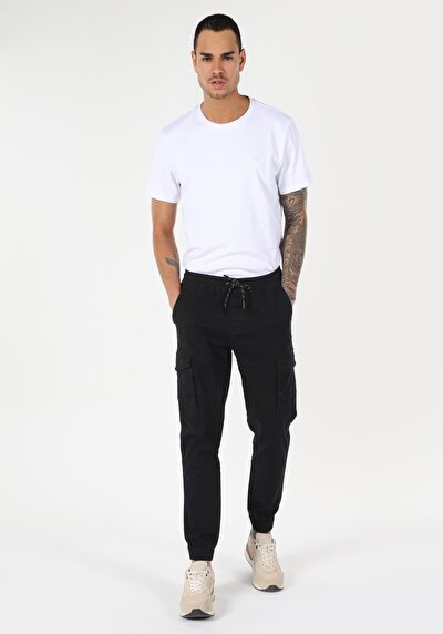 صورة من أسود للرجال بناطيل