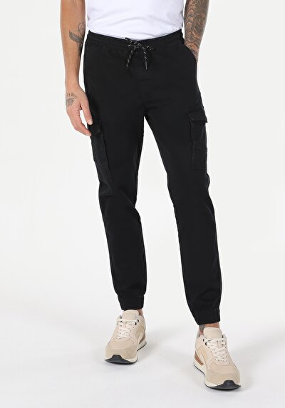 صورة من أسود للرجال بناطيل