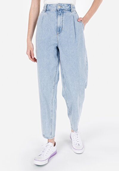 صورة من جينز نيلي نسائي Barrel Fit