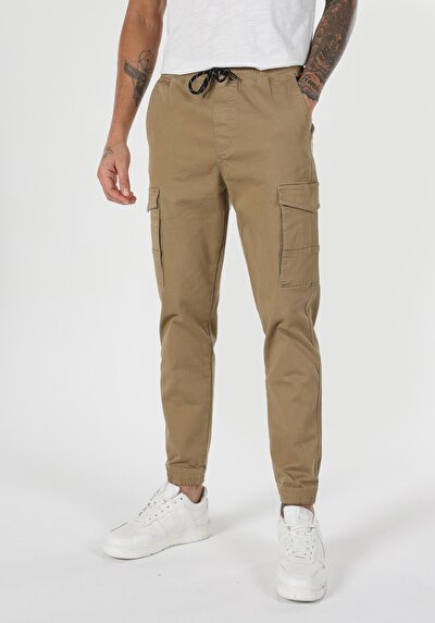 صورة من بني للرجال بناطيل