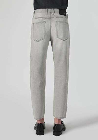 صورة من فضفاض مستقيم الخصر مستقيم الساق الجينز الرمادي للرجال